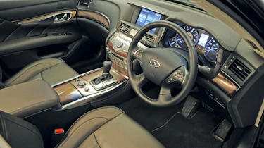 Infiniti M30d interior