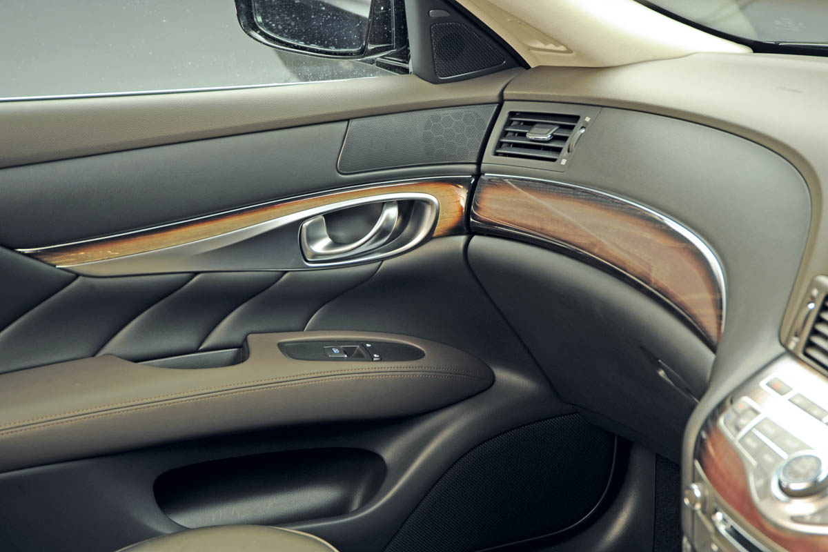 Infiniti M30d detail