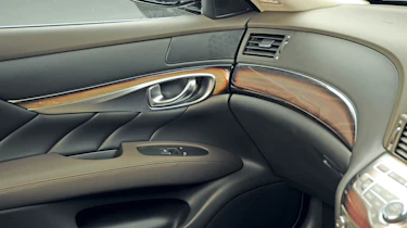 Infiniti M30d detail