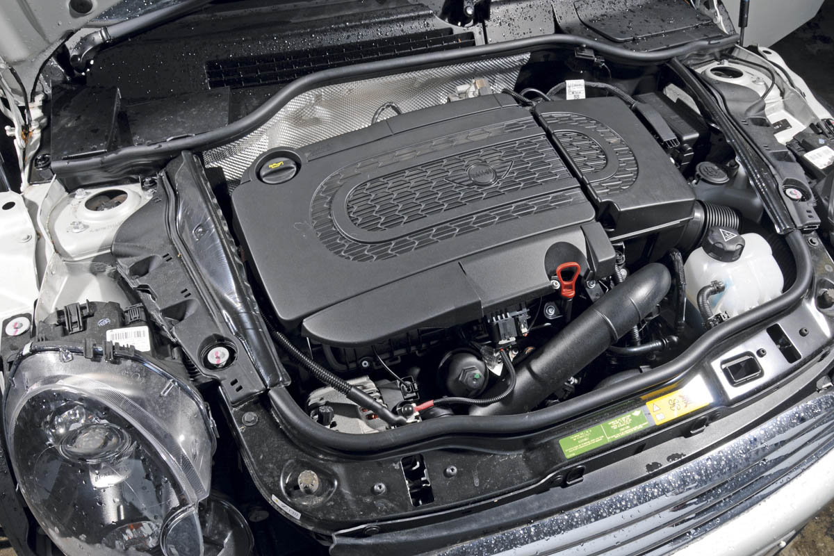MINI Clubman Cooper D engine