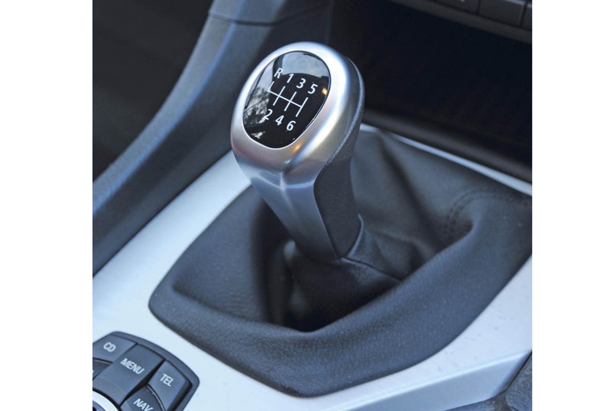 BMW X1 18d SE gearstick
