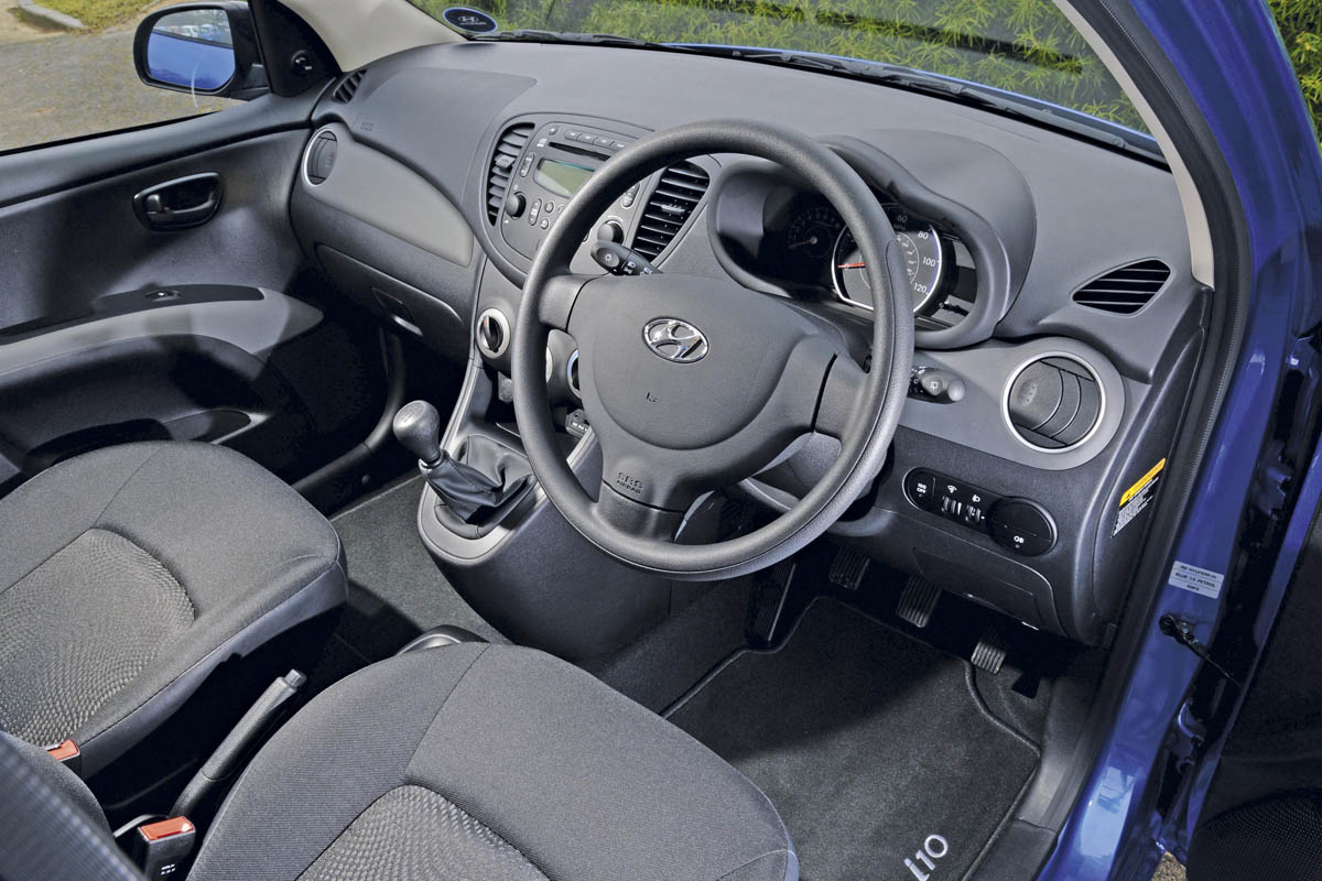 Hyundai i10 Blue interior