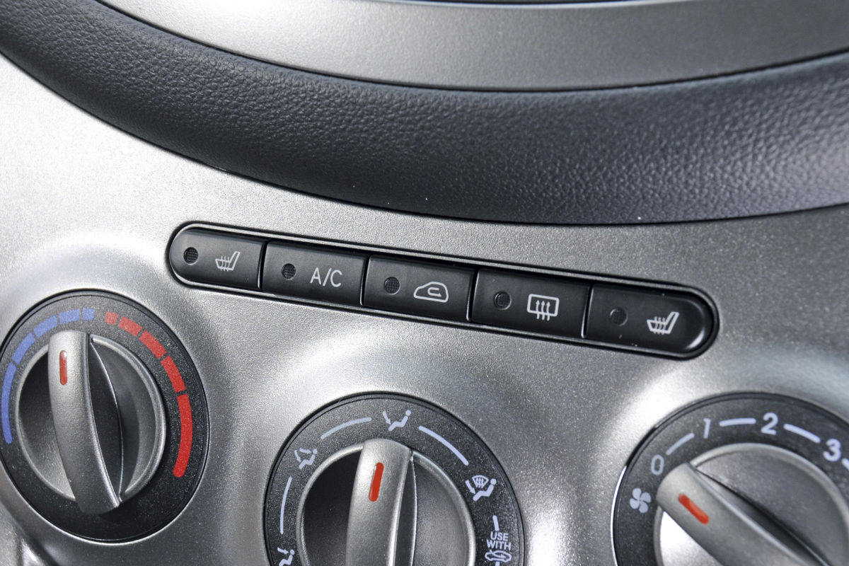 Hyundai i10 switches