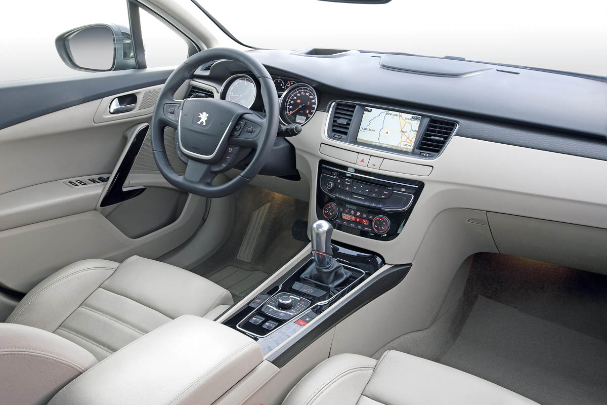 Peugeot 508 SW interior