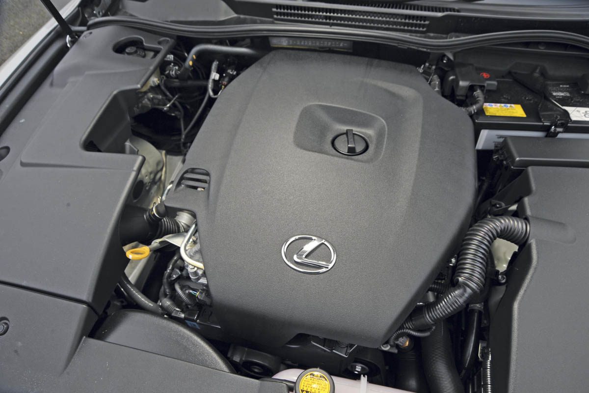 Lexus IS 200d SE engine