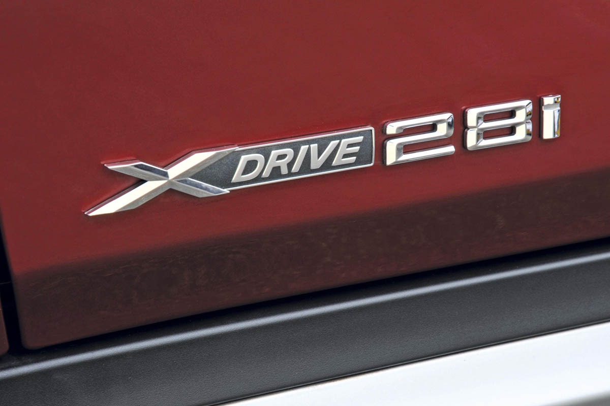 BMW X1 xDrive28i badge