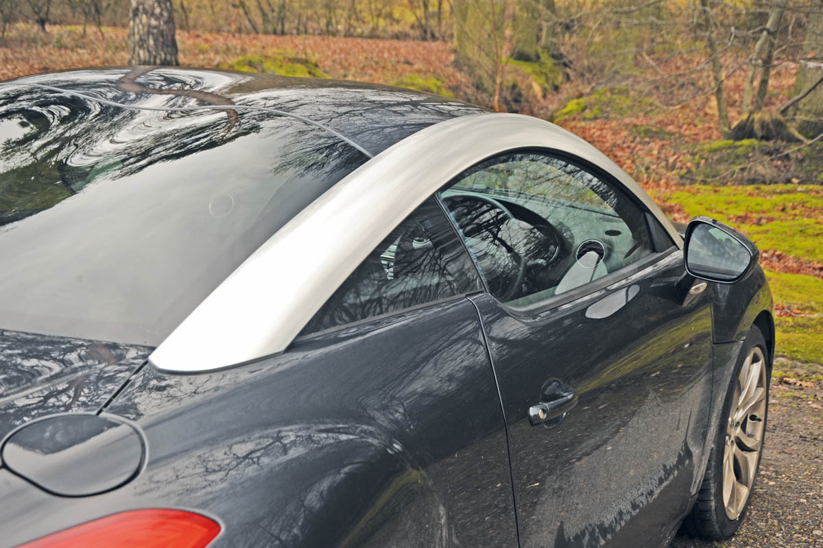 Peugeot RCZ THP 200 pillar