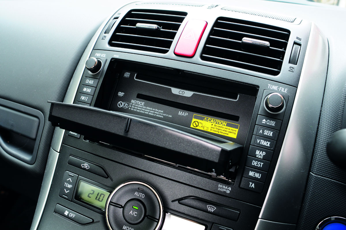 Toyota Auris HSD CD player