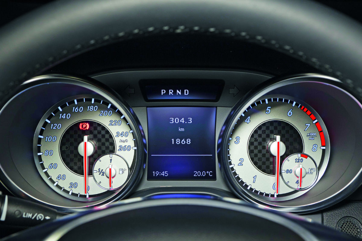 Mercedes SLK 350 dials