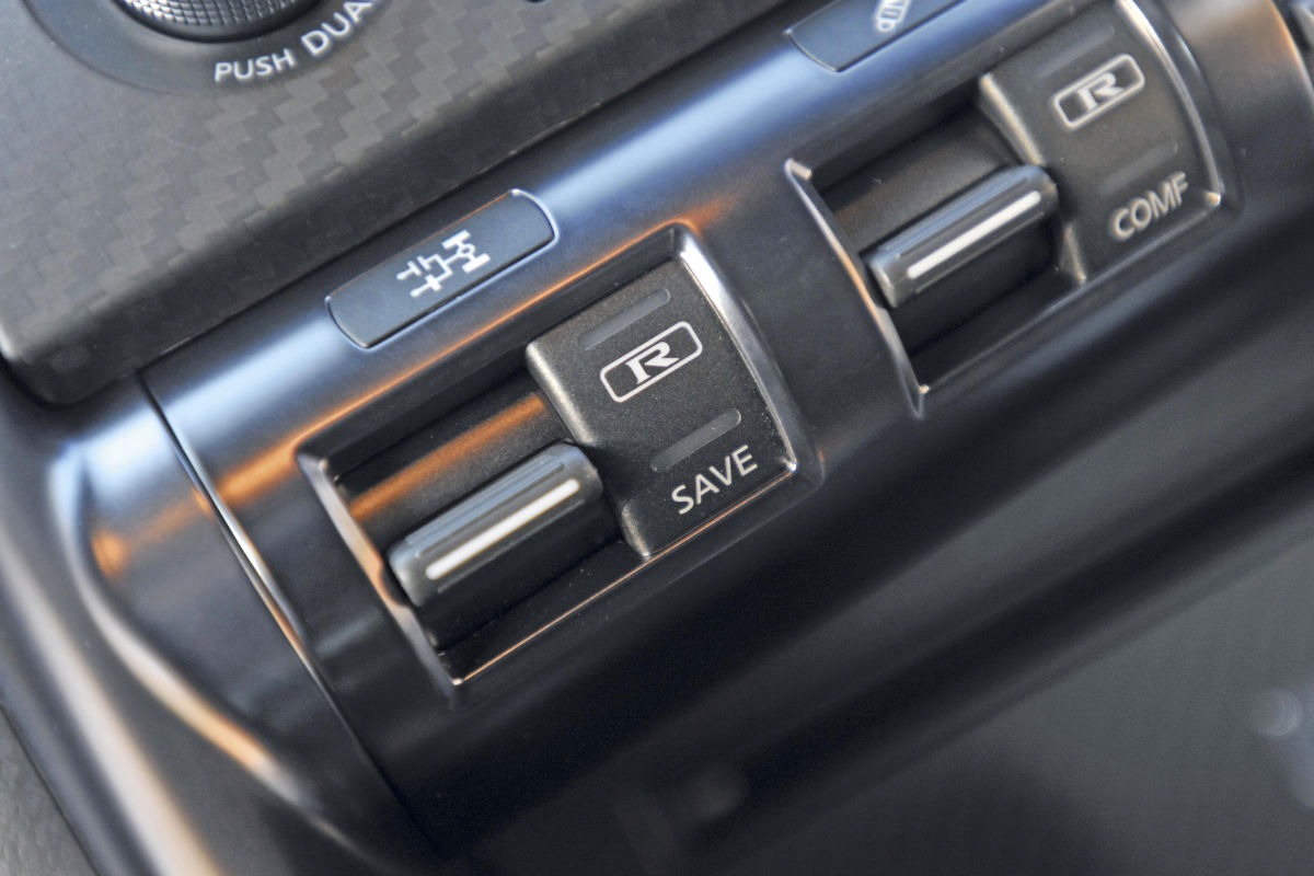 Nissan GT-R 2011 dials