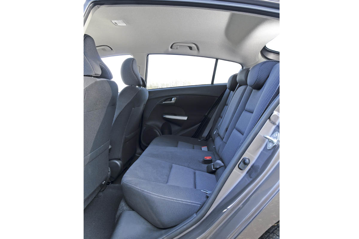 Honda Insight rear seats