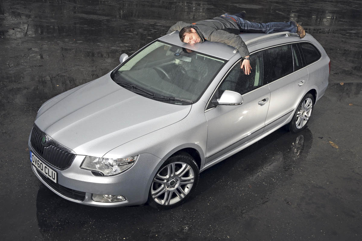 Skoda Superb Estate header