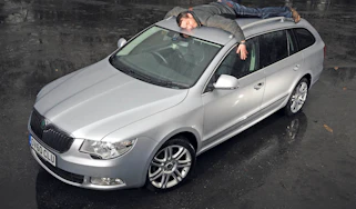 Skoda Superb Estate header