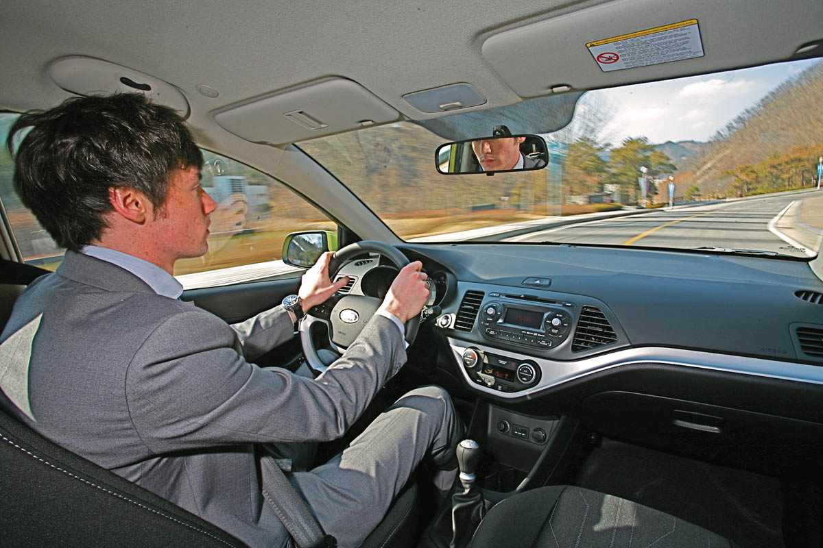 Kia Picanto inteior driving