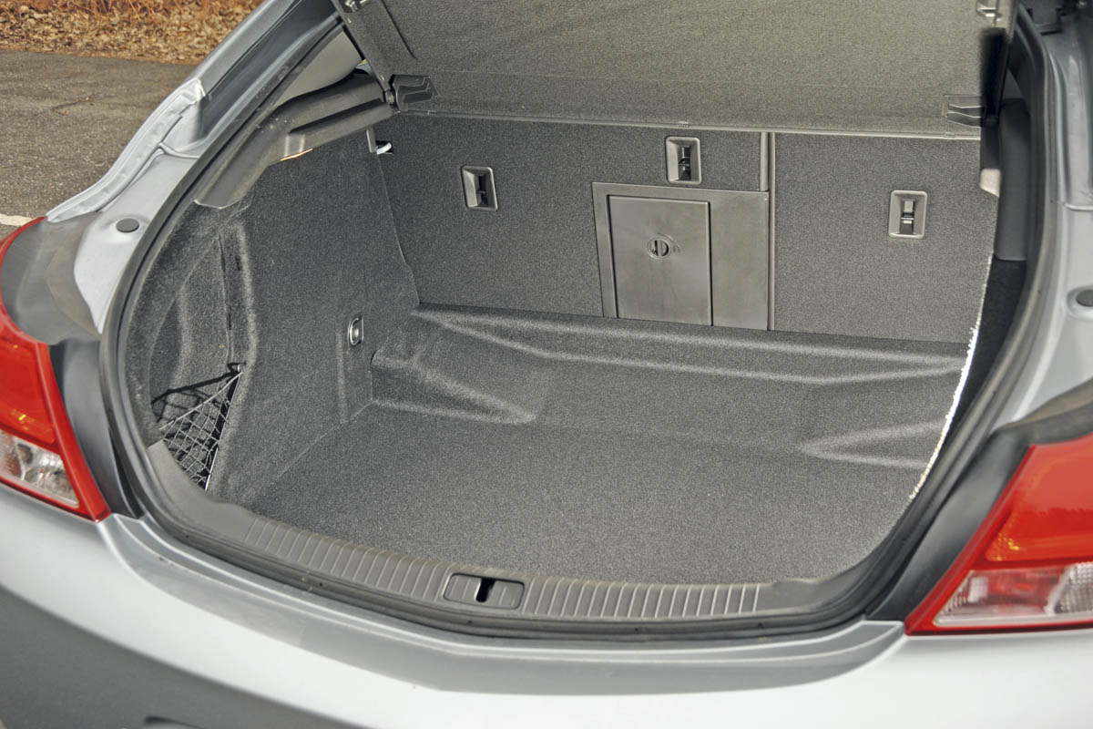 Vauxhall Insignia VXR boot
