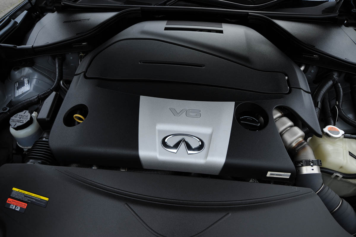Infiniti M30d engine