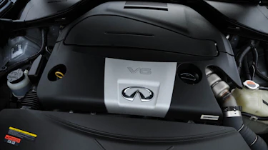Infiniti M30d engine