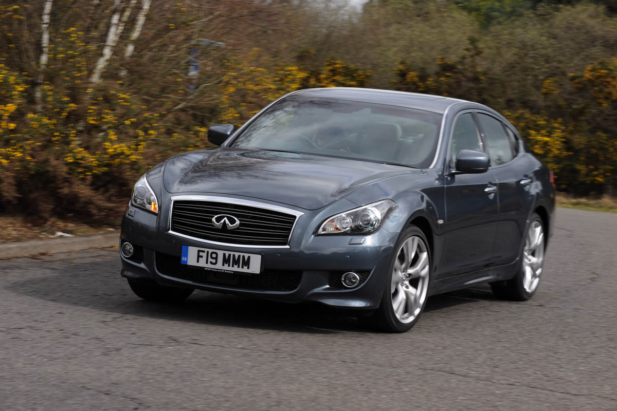 Infiniti M30d cornering