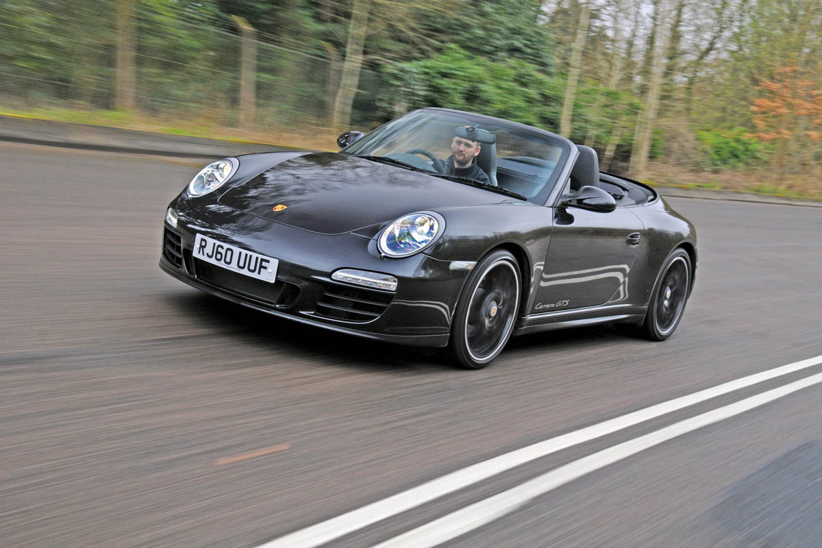 Porsche 911 GTS Cabriolet front track