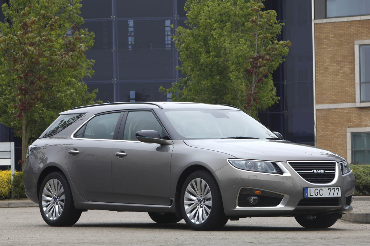 Saab 9-5 SportWagon static