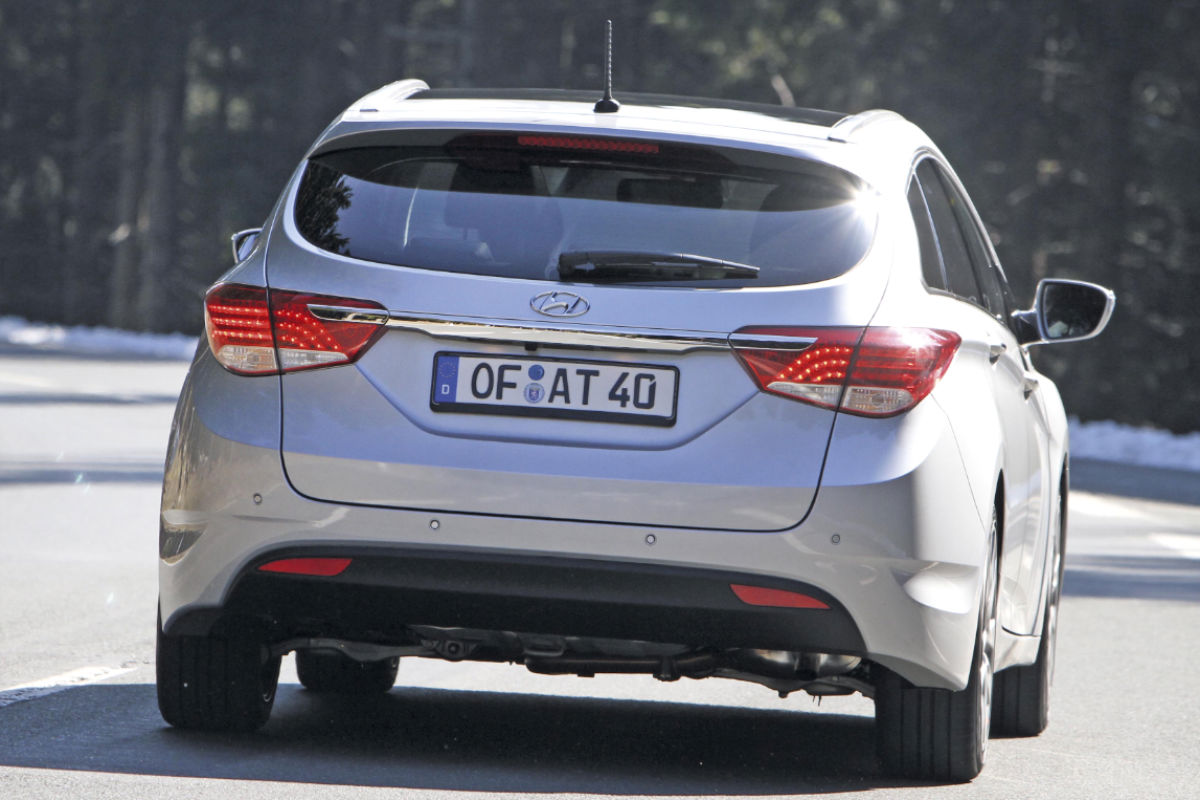 Hyundai i40 estate rear