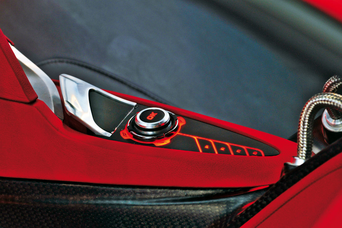Alfa Romeo 4C controls