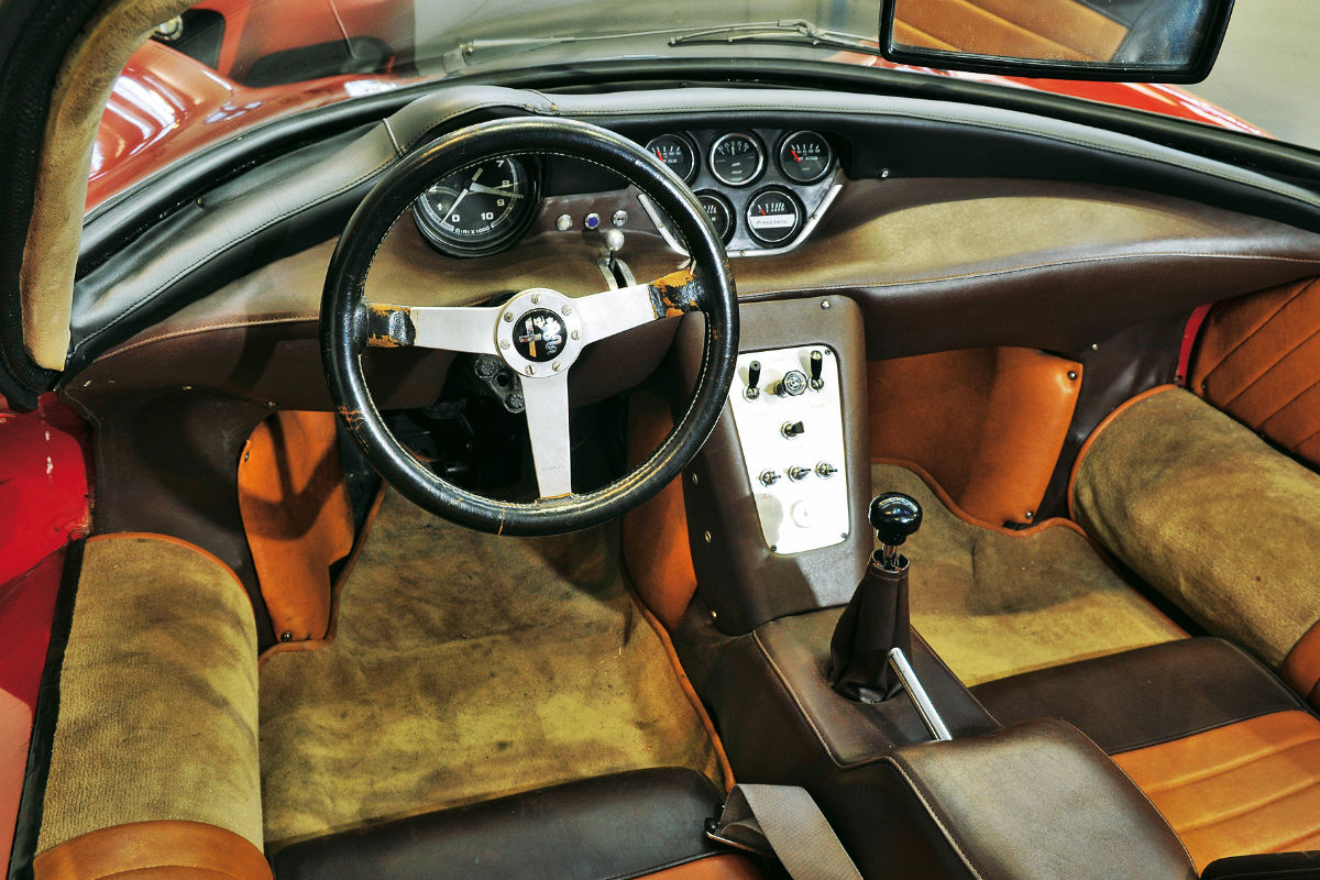 Alfa Romeo 33 Stradale interior