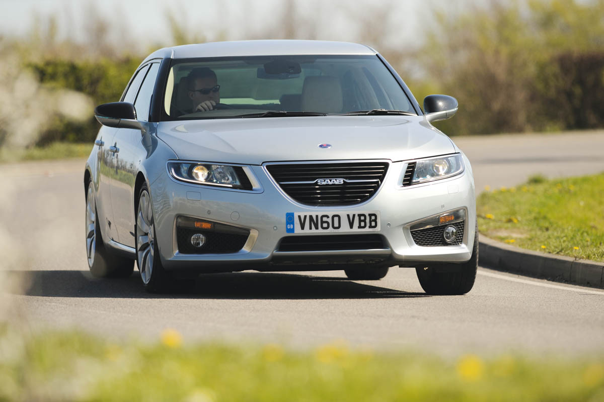 Saab 9-5 front cotner