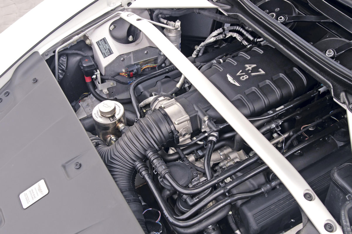 Aston Martin Vantage S engine