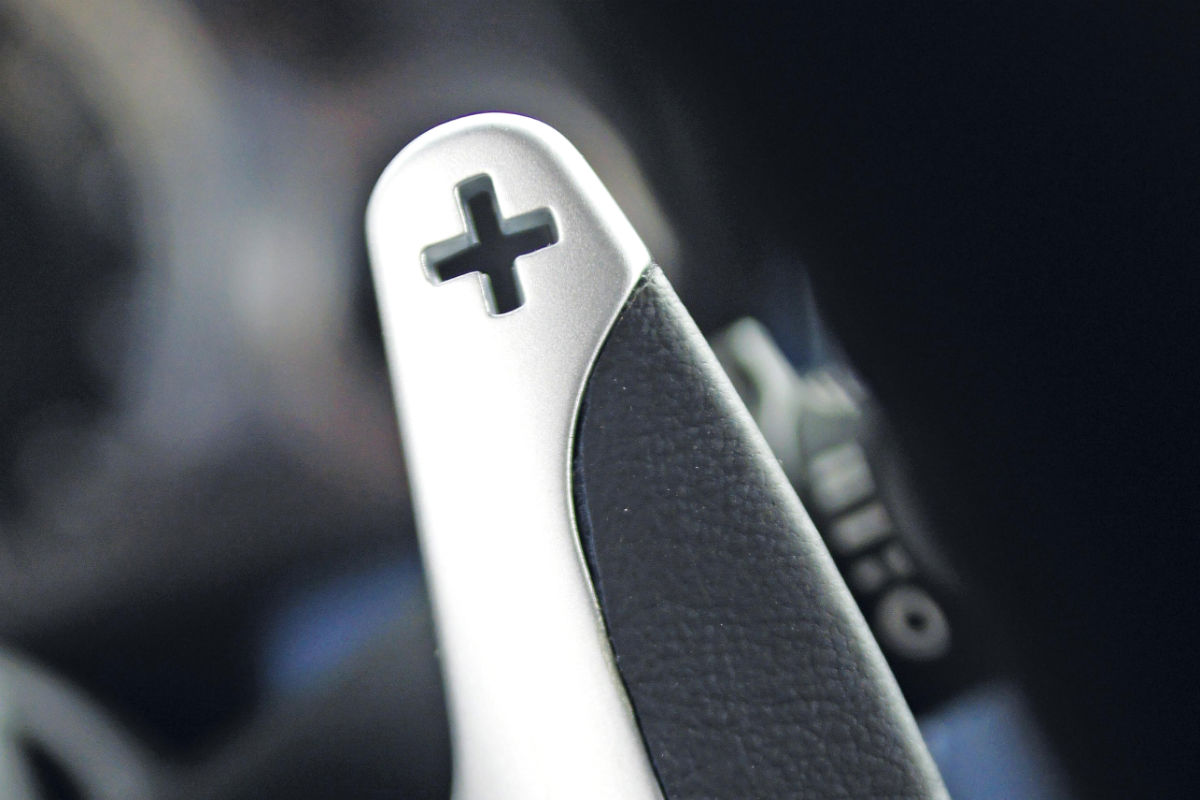 Aston Martin Vantage S paddles