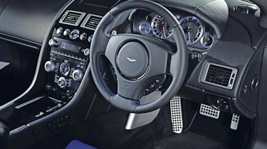 Aston Martin Vantage S controls