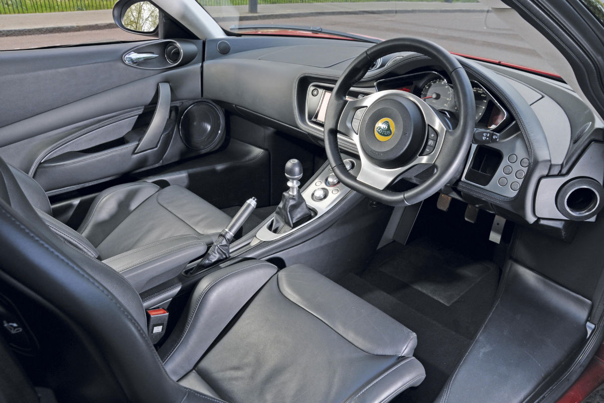 Lotus Evora S interior
