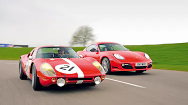 Porsche Cayman R vs 904 header