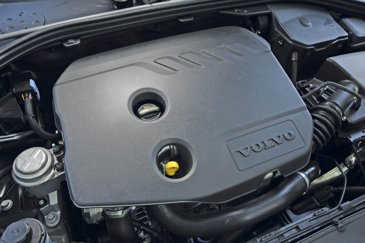 Volvo V60 R Design engine