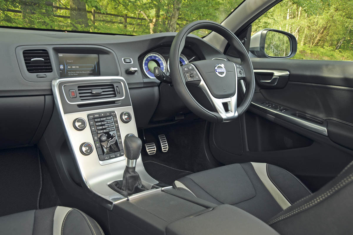 Volvo V60 R Design interior