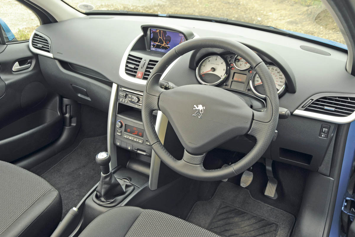 Peugeot 207 1.6 Oxygo+ interior