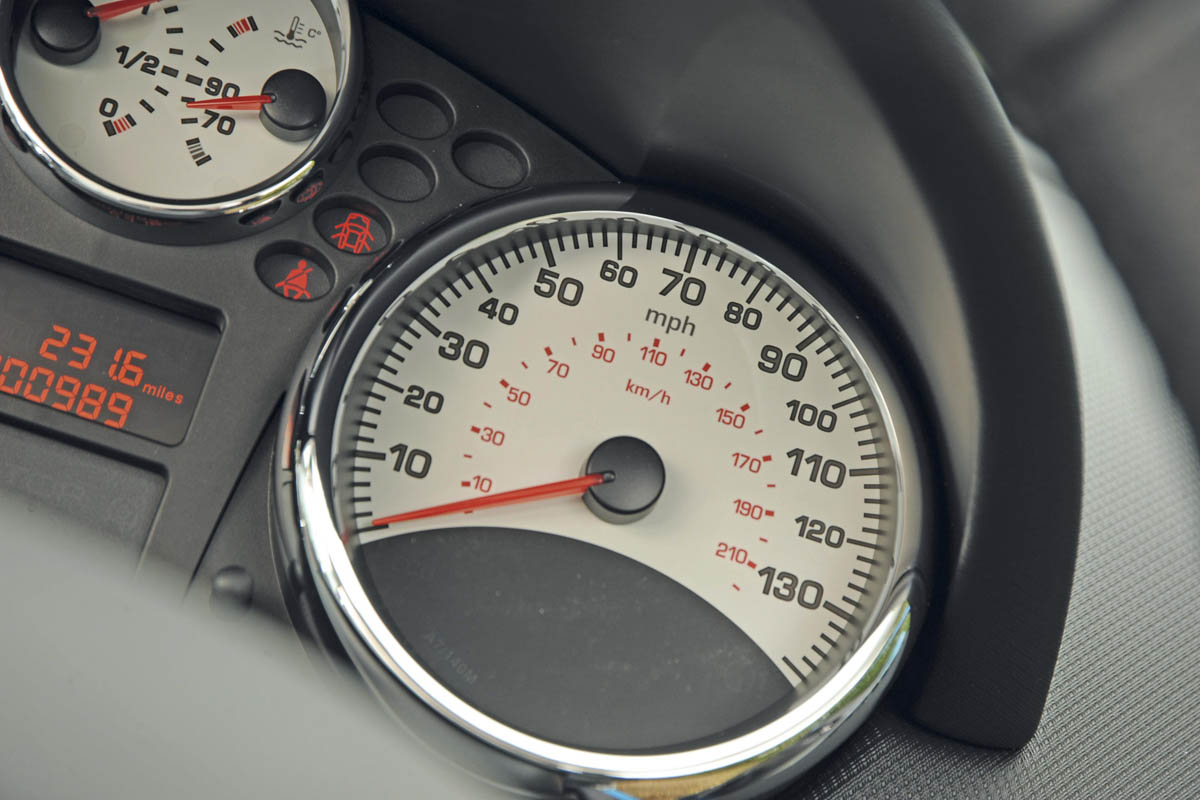 Peugeot 207 1.6 Oxygo+ dials