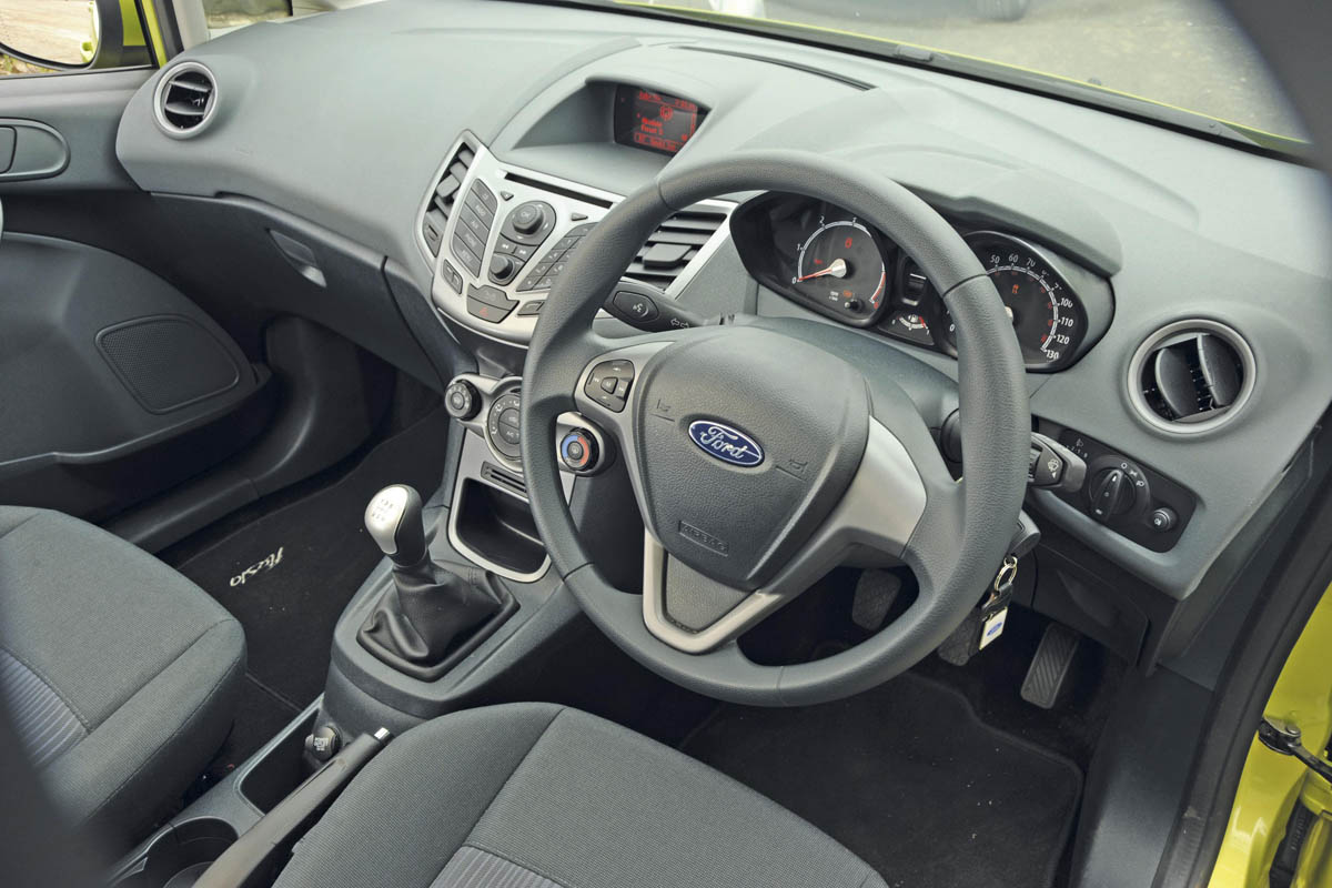 Ford Fiesta 1.6 TDCi ECOnetic interior