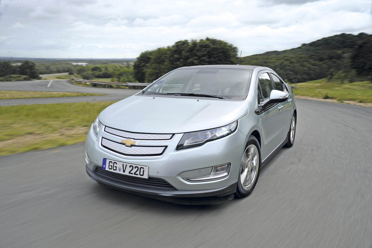 Chevrolet Volt front