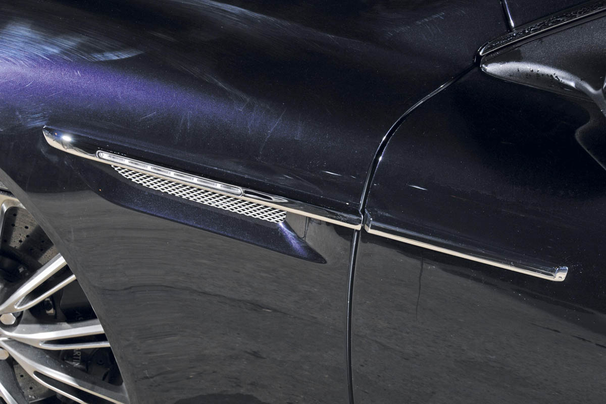 Aston Martin Virage vents