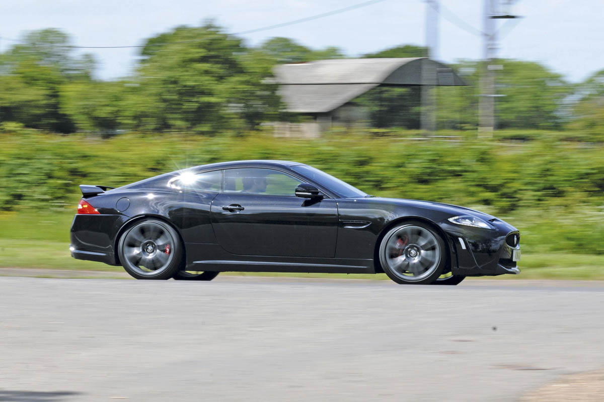 Jaguar XKR-S pan