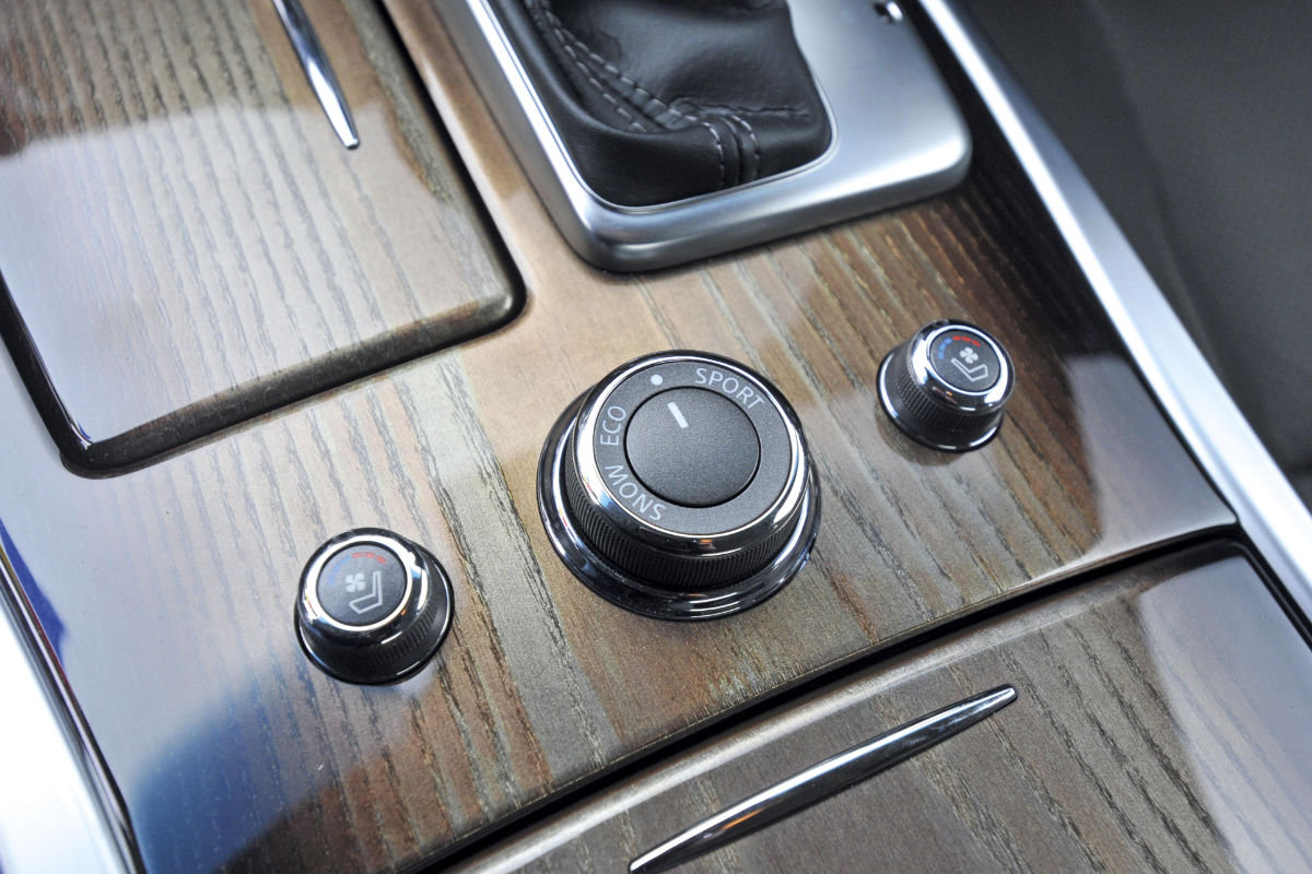 Infiniti Hybrid dash