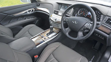 Infiniti M35h interior