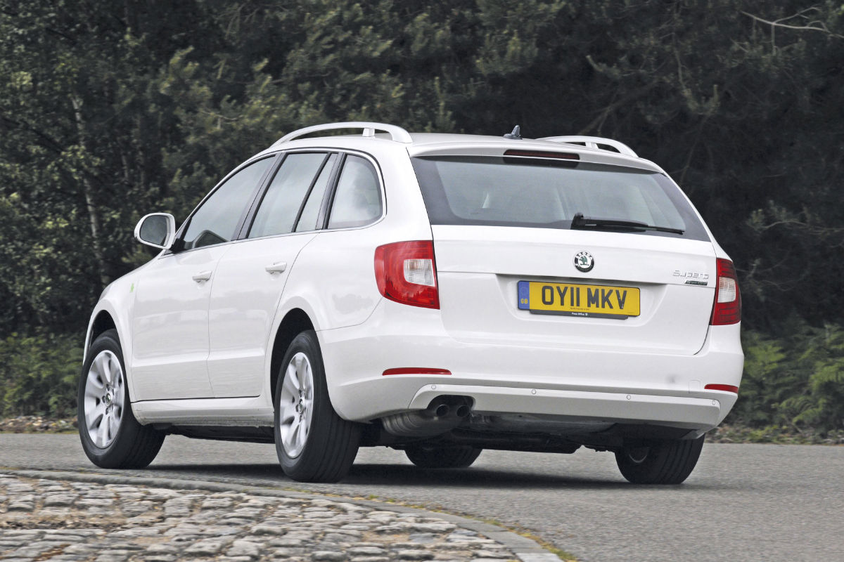 Skoda Superb Greenline II rear