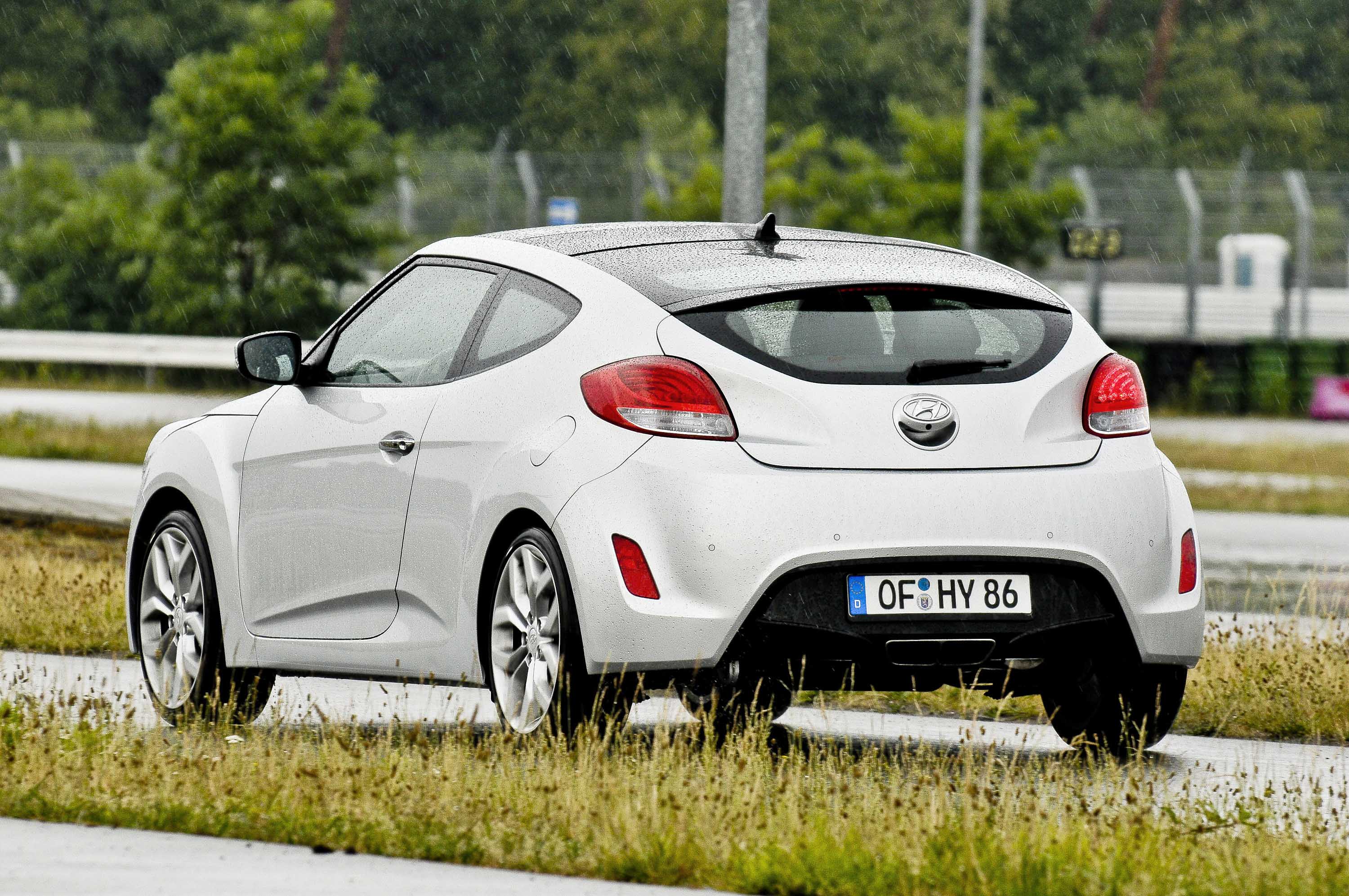 Hyundai Veloster back tracking