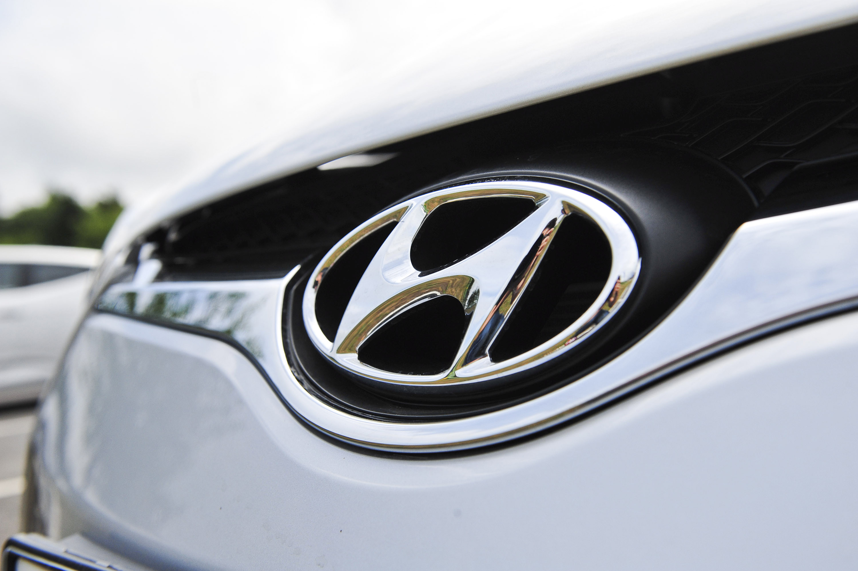 Hyundai Veloster badge
