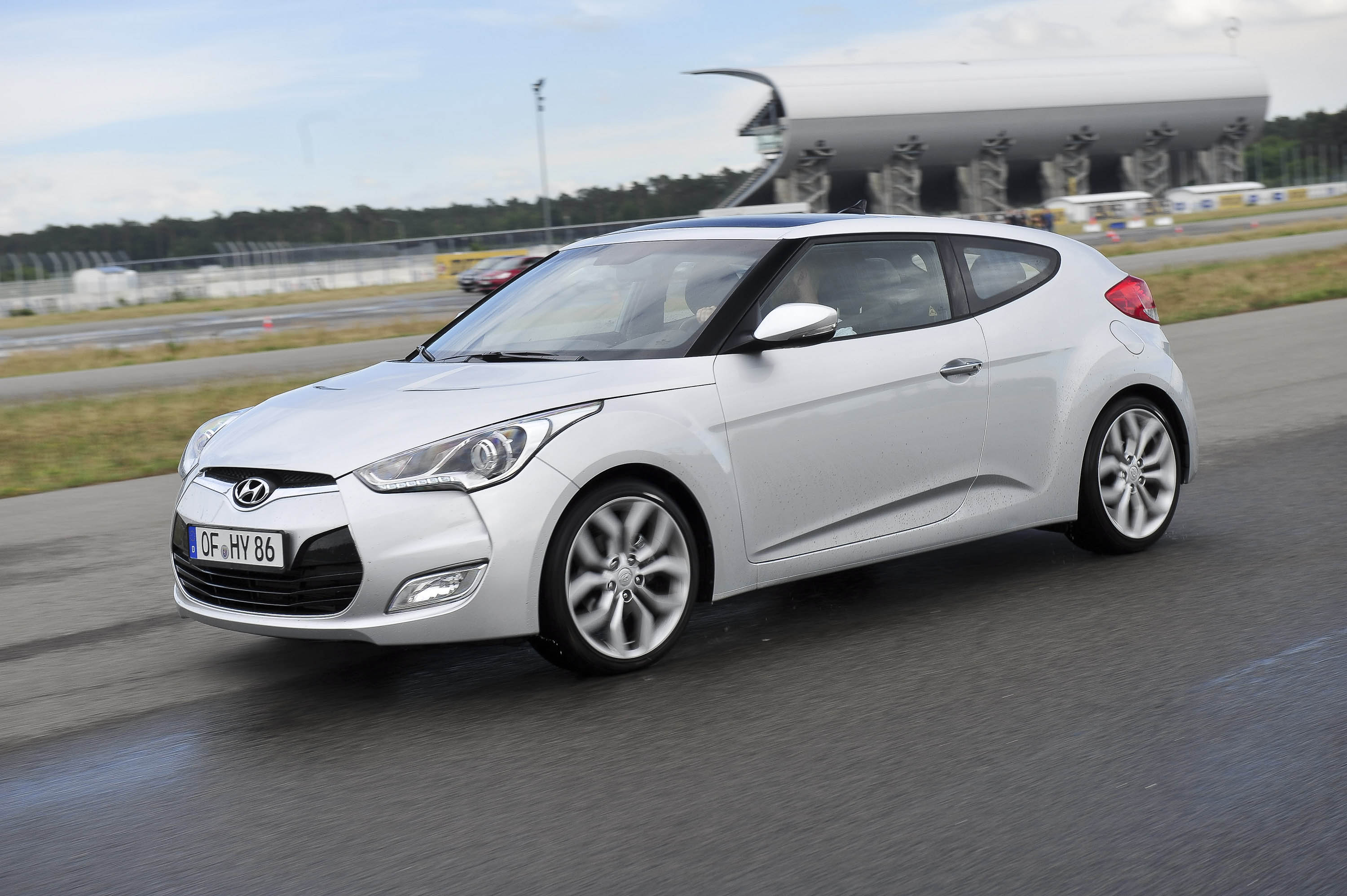 Hyundai Veloster front tracking