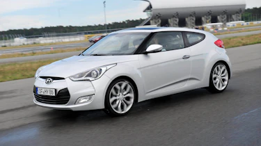 Hyundai Veloster front tracking