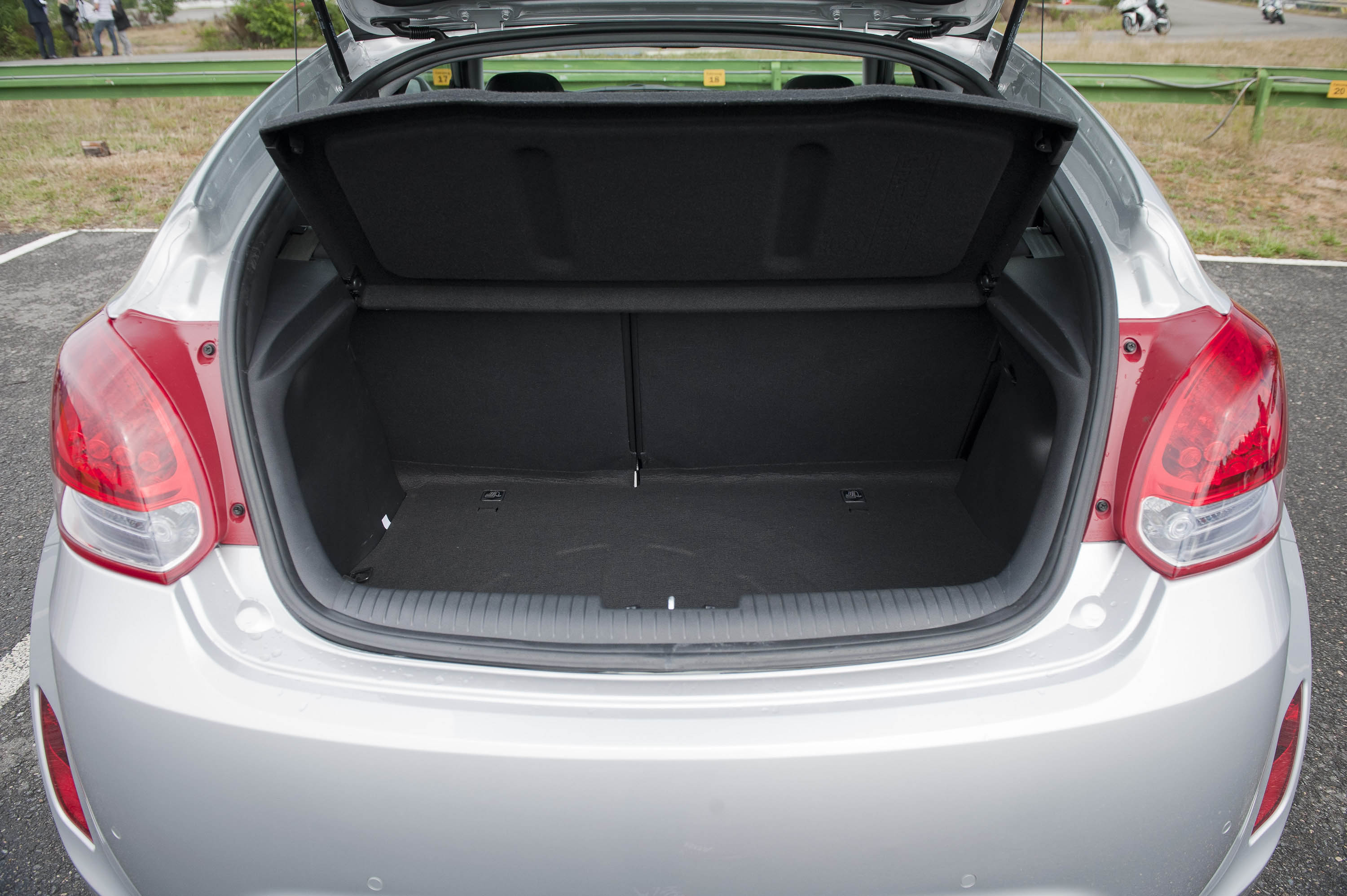 Hyundai Veloster boot
