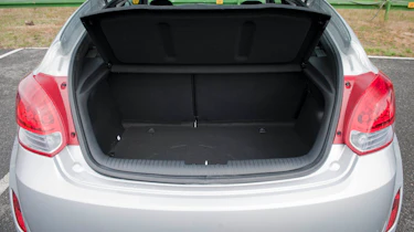 Hyundai Veloster boot